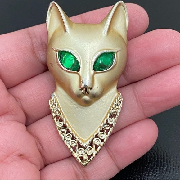 Vintage A.J.C. Signed Egyptian Cat Green Eyes Gold-tone Brooch - Picture 7 of 12